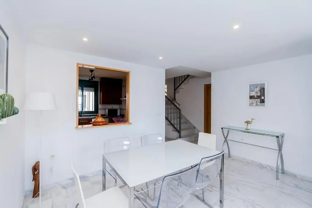 דירות בנאלמדנה 4 Bed Duplex With Stunning Sea Views 0*,